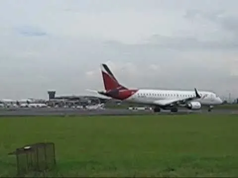 Costa Rica Aviones despegando y aterrizando 17 sept 11 - YouTube Costa Rica Aviones despegando y aterrizando 17 sept 11 - YouTube