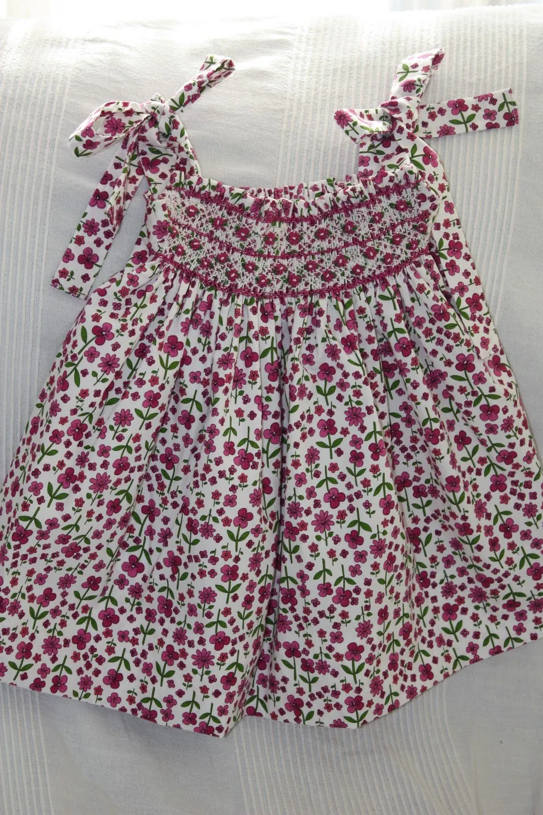 LA COSTURA DE MARILÓ: VESTIDO NIDO DE ABEJA MODELO LACITOS LA COSTURA DE MARILÓ: VESTIDO NIDO DE ABEJA MODELO LACITOS