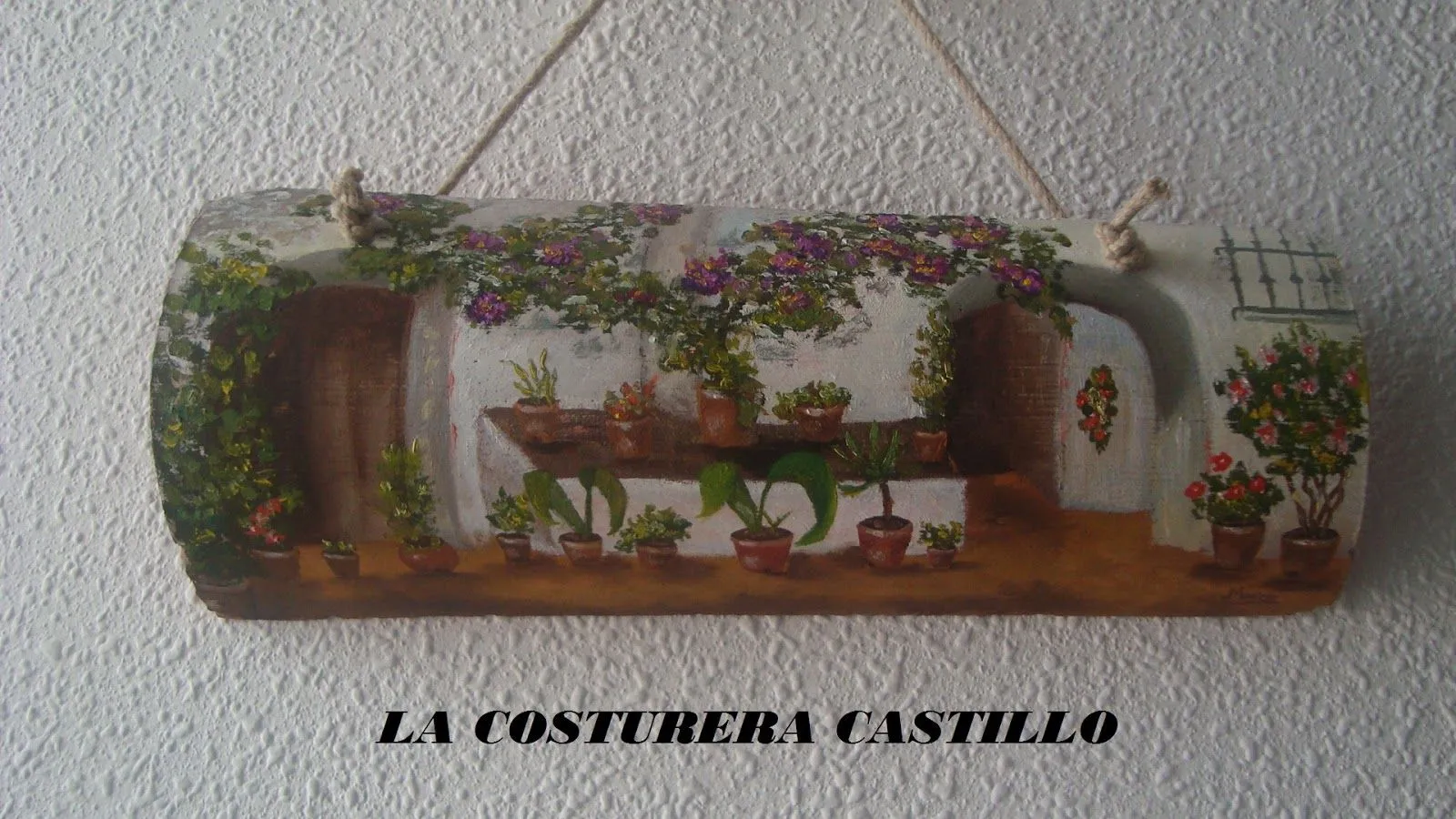 LA COSTURERA CASTILLO: ME HAN REGALADO UNA TEJA PINTADA A ÓLEO LA COSTURERA CASTILLO: ME HAN REGALADO UNA TEJA PINTADA A ÓLEO