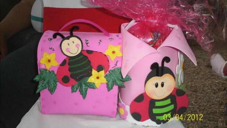 Cotillones elaborados en goma eva | creacionesaguamiel | Pinterest