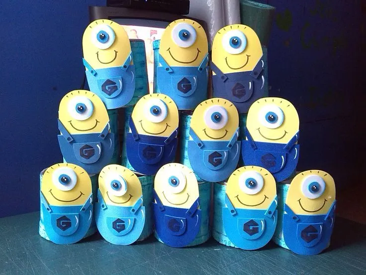 cotillones de minions en foami, reciclaje, latas, manualidades ...