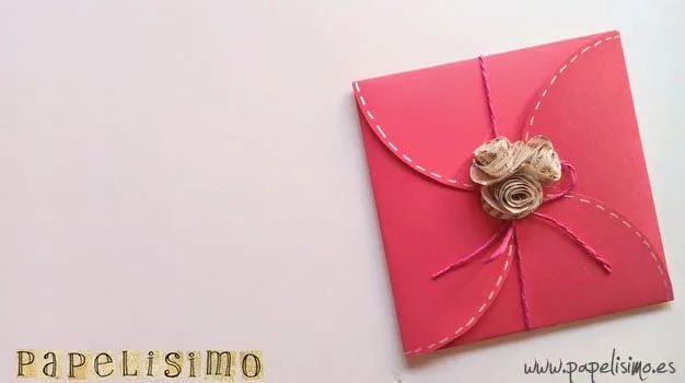 Crea tus propios recuerdos de boda. Alfileres con flores de papel ... Crea tus propios recuerdos de boda. Alfileres con flores de papel ...