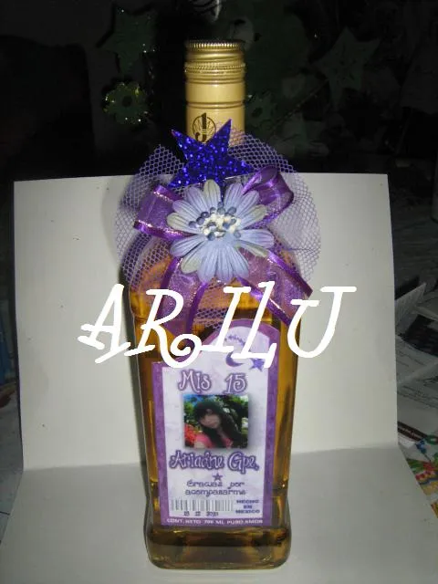 CREACIONES ARILU: BOTELLA DE VINO DECORADA PARA 15 AÑOS CREACIONES ARILU: BOTELLA DE VINO DECORADA PARA 15 AÑOS