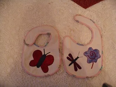 Creaciones Artisticas Nessy: BABEROS PARA REGALAR Creaciones Artisticas Nessy: BABEROS PARA REGALAR