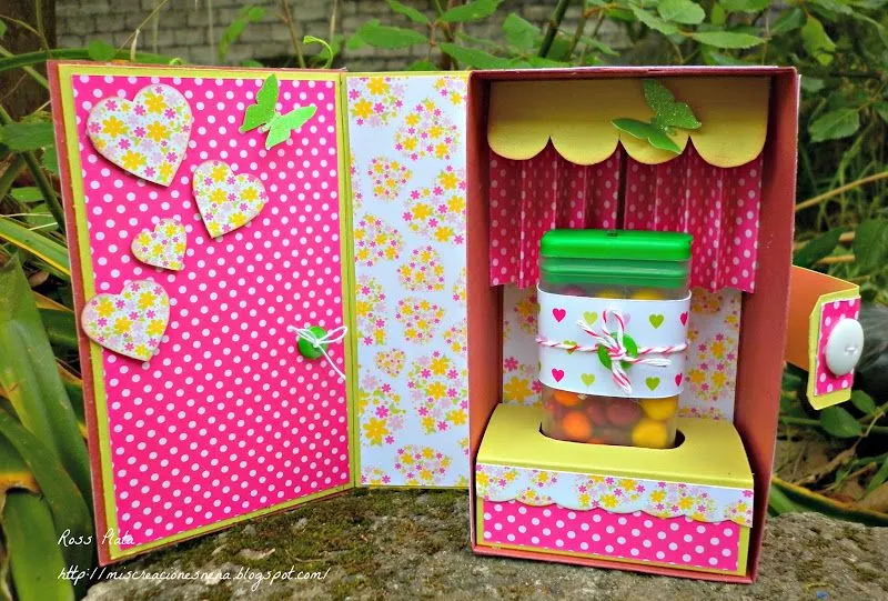 Mis Creaciones: Cajita Sorpresa con Super Scrapbook !!