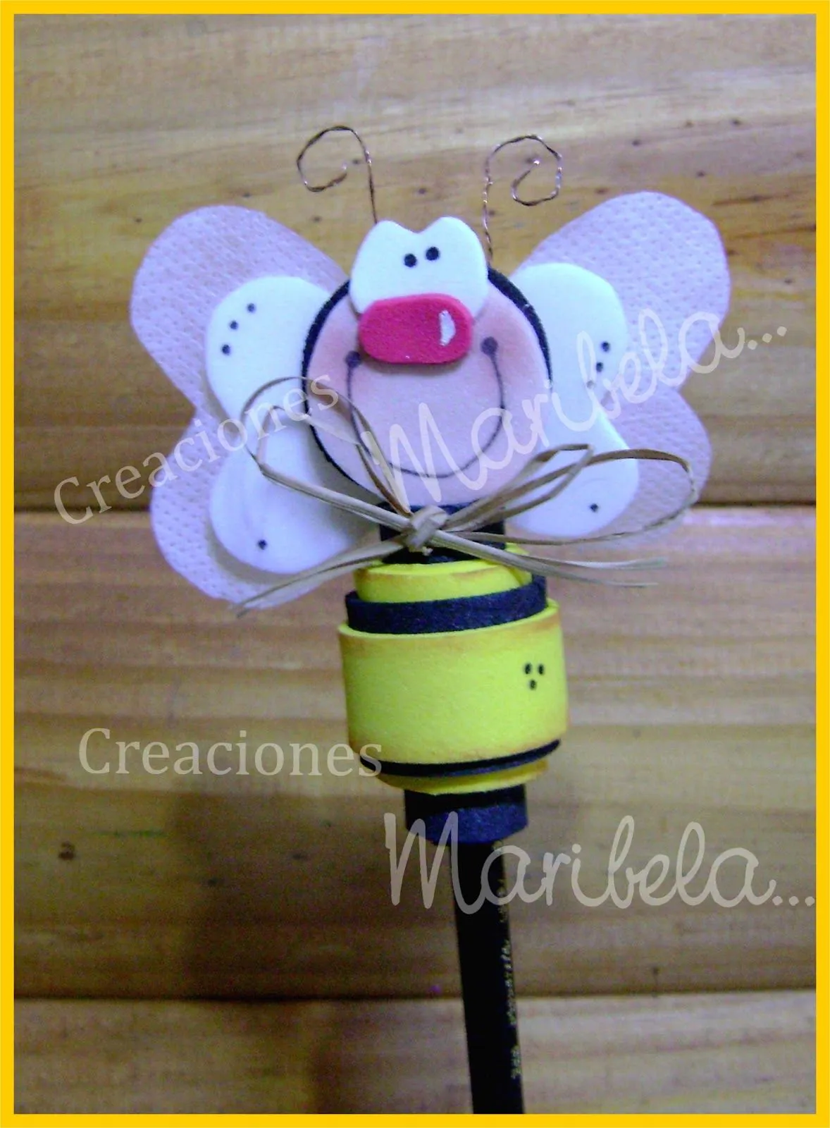 Creaciones Maribela: Souvenir Abejita