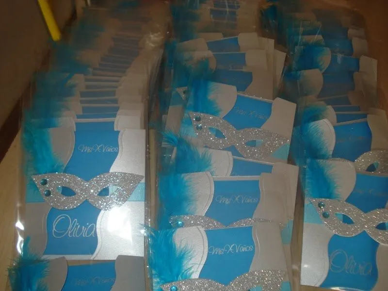 Creaciones en Papel: Invitacion de Antifaz