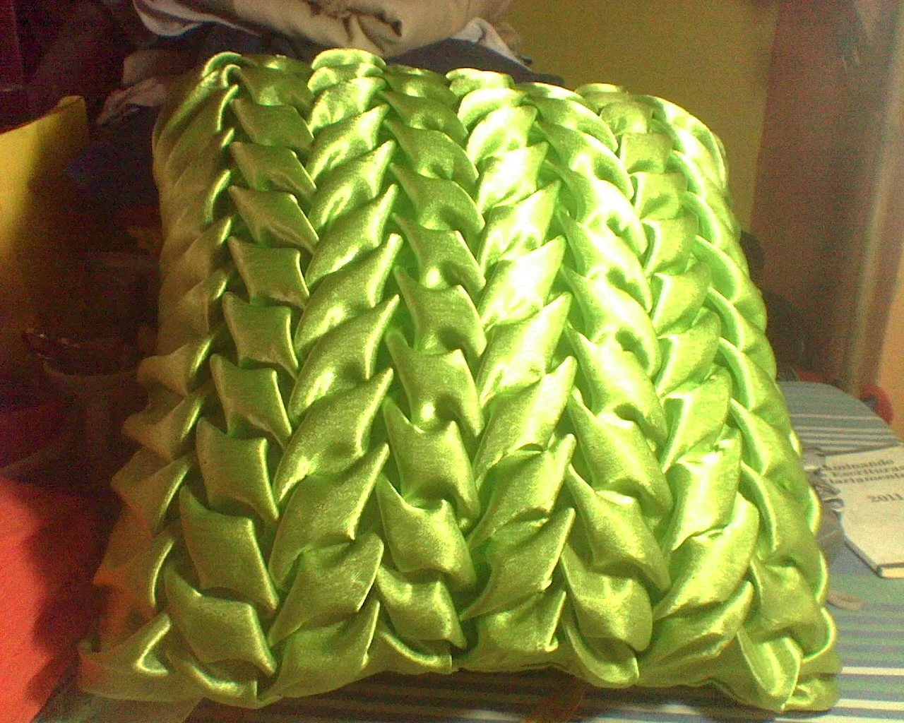 Creaciones Waneska: COJIN DRAPEADO PUNTO HOJAS DE ESPIGAS Creaciones Waneska: COJIN DRAPEADO PUNTO HOJAS DE ESPIGAS