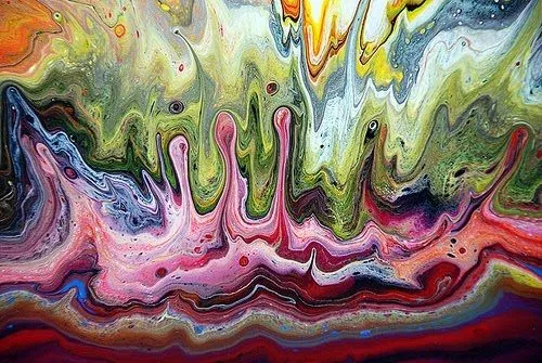  fue creada con pintura acrílica. Es una pintura abstracta de ...