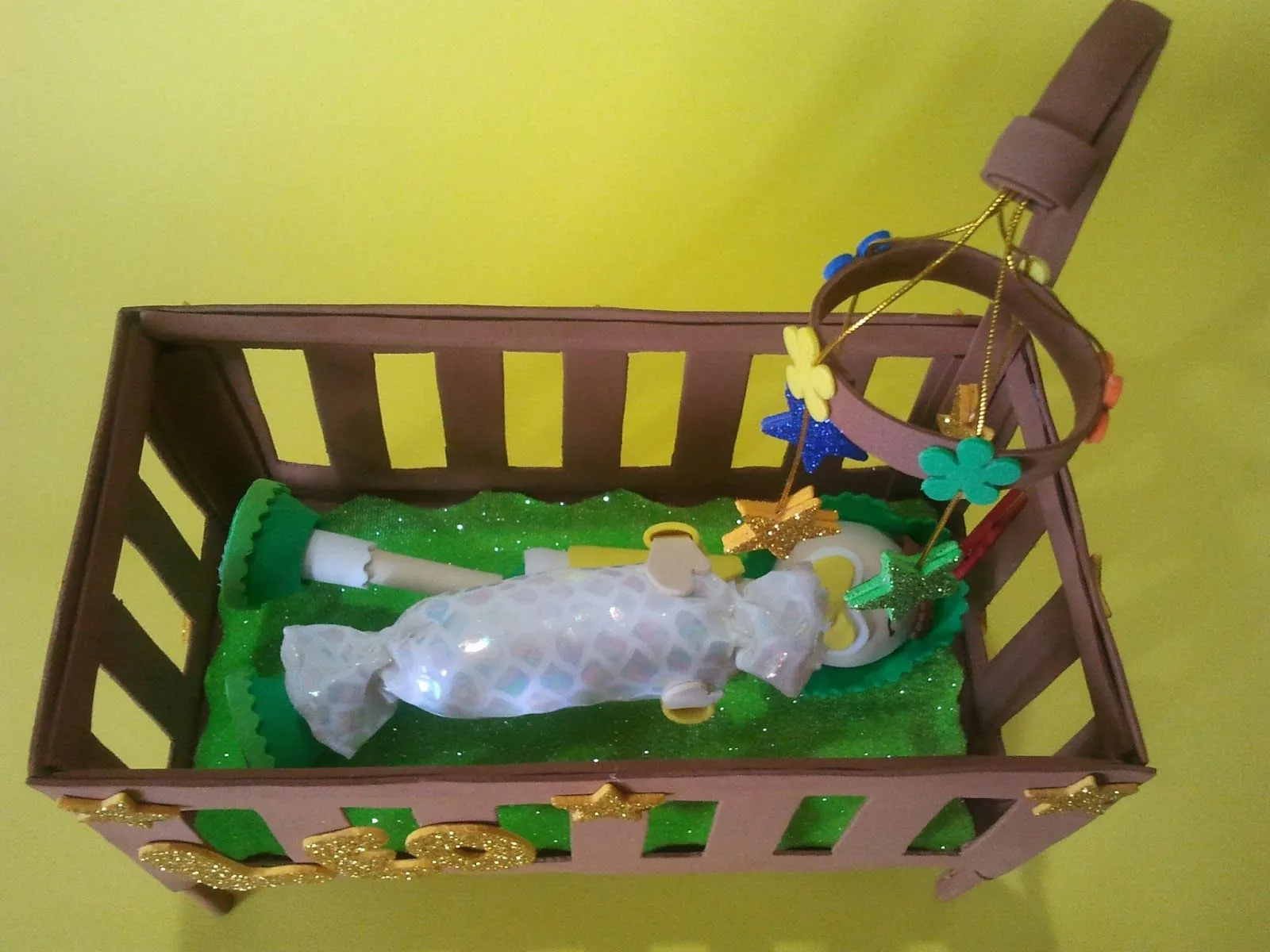 CreaKumiCo Fofuchas: Fofucho Bebe durmiendo en su cuna CreaKumiCo Fofuchas: Fofucho Bebe durmiendo en su cuna