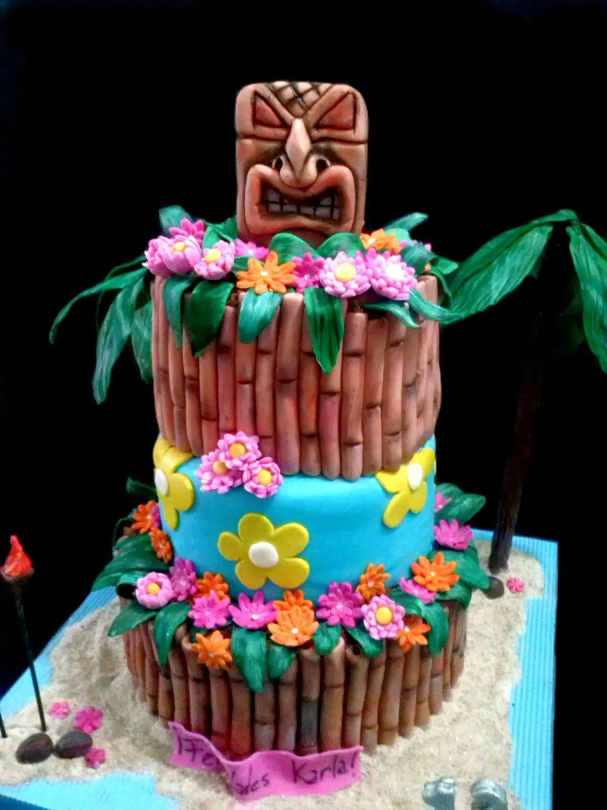 Creando en azucar: Torta Hawaiana con Totem Creando en azucar: Torta Hawaiana con Totem