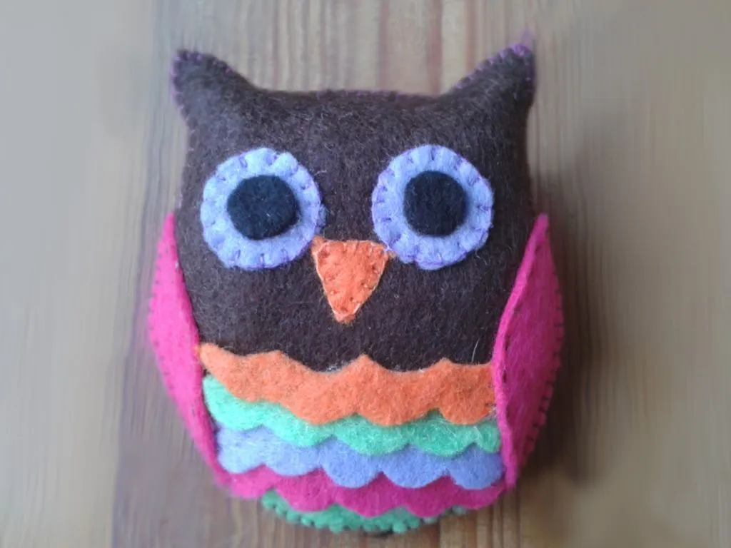 Creativa Lorean: MAS BROCHES DE FIELTRO