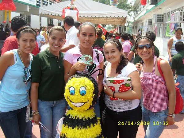 Creatividad y Comunicacion Visual": FESTIVAL DE LA PIÑATA Creatividad y Comunicacion Visual": FESTIVAL DE LA PIÑATA