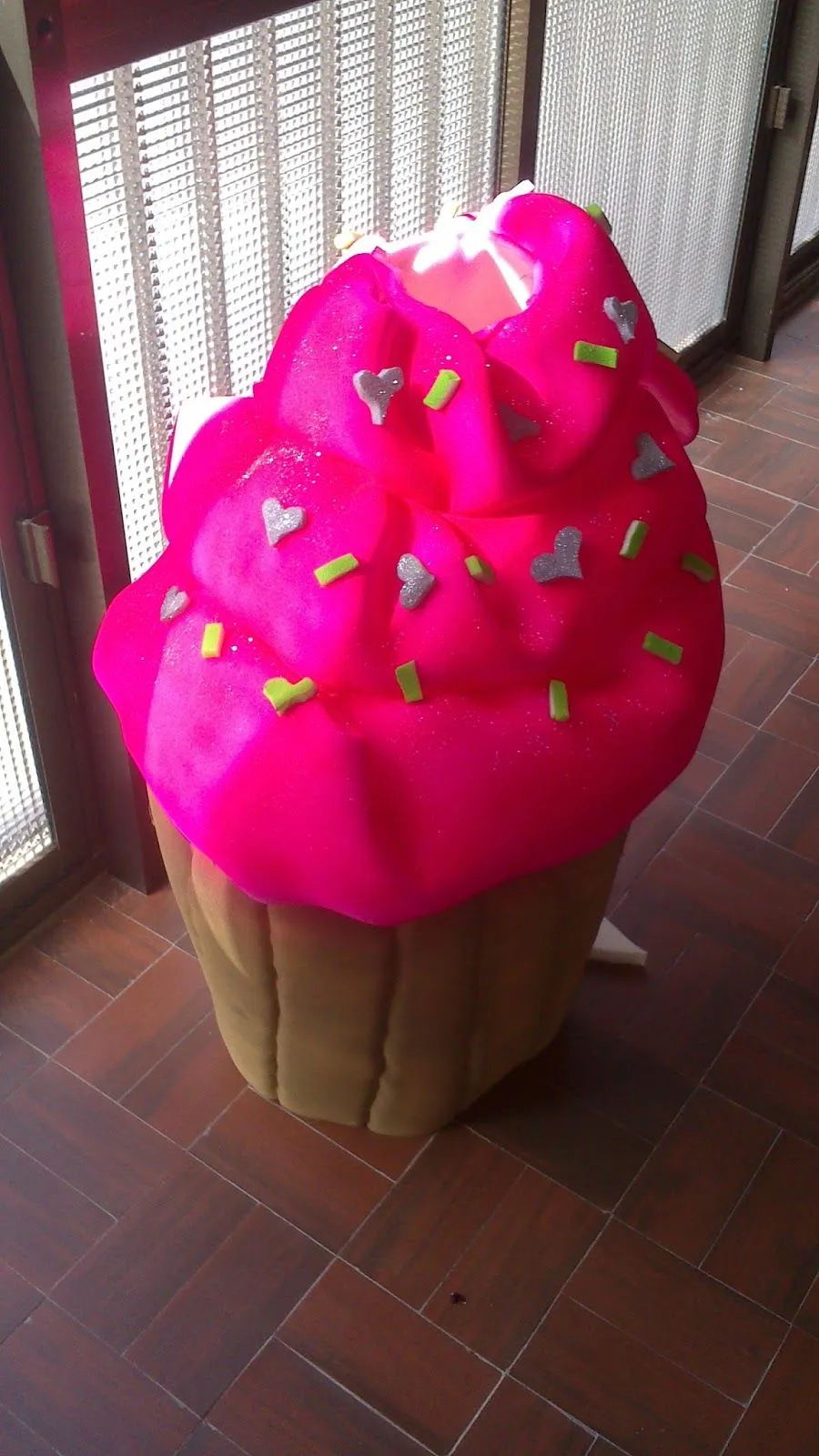 Creazy World: Como hacer dizfraz de CupCake de goma espuma Creazy World: Como hacer dizfraz de CupCake de goma espuma