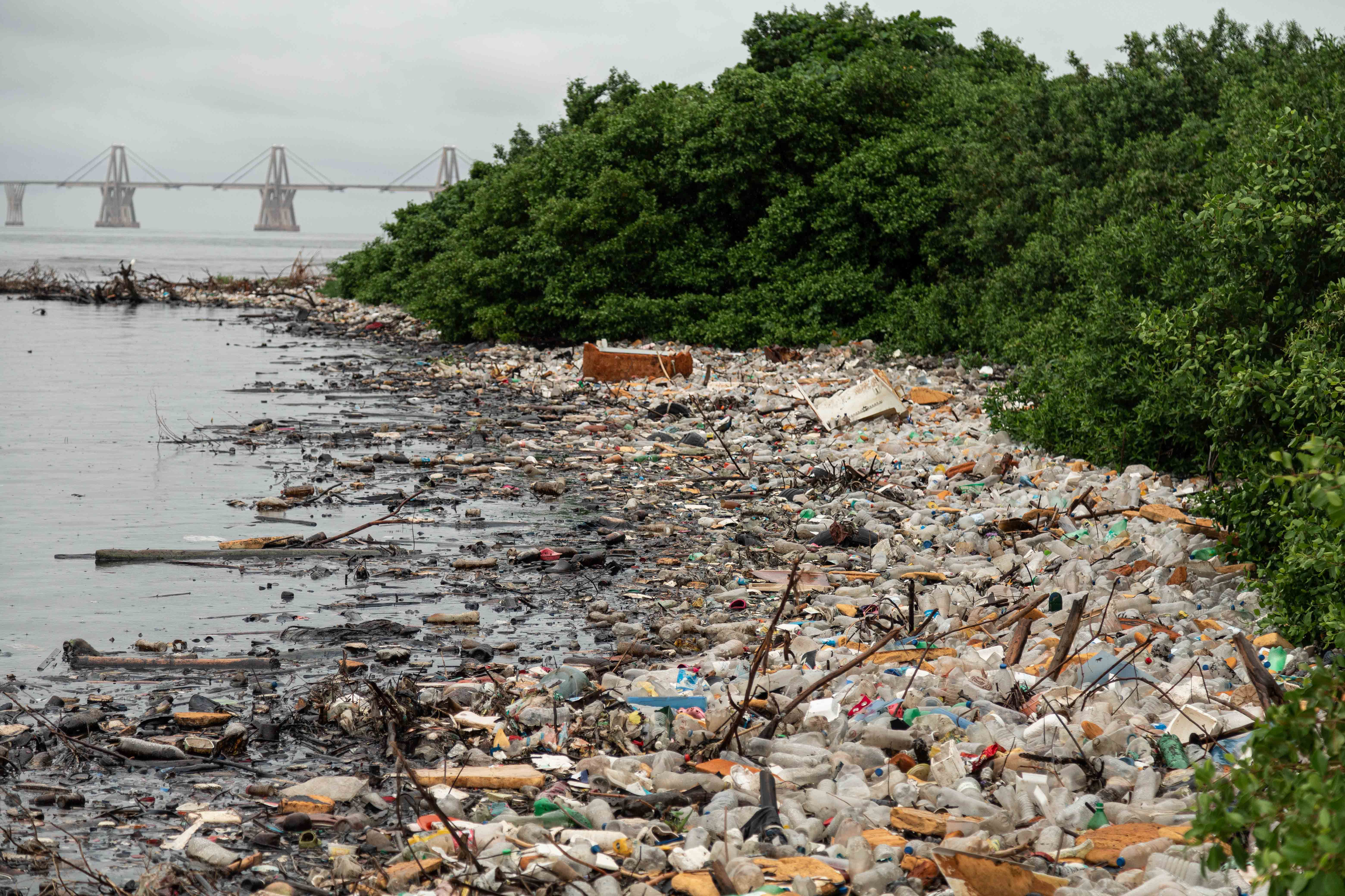 La creciente contaminación que asola el lago Maracaibo, en imágenes | Fotos | Internacional | EL PAÍS La creciente contaminación que asola el lago Maracaibo, en imágenes | Fotos | Internacional | EL PAÍS