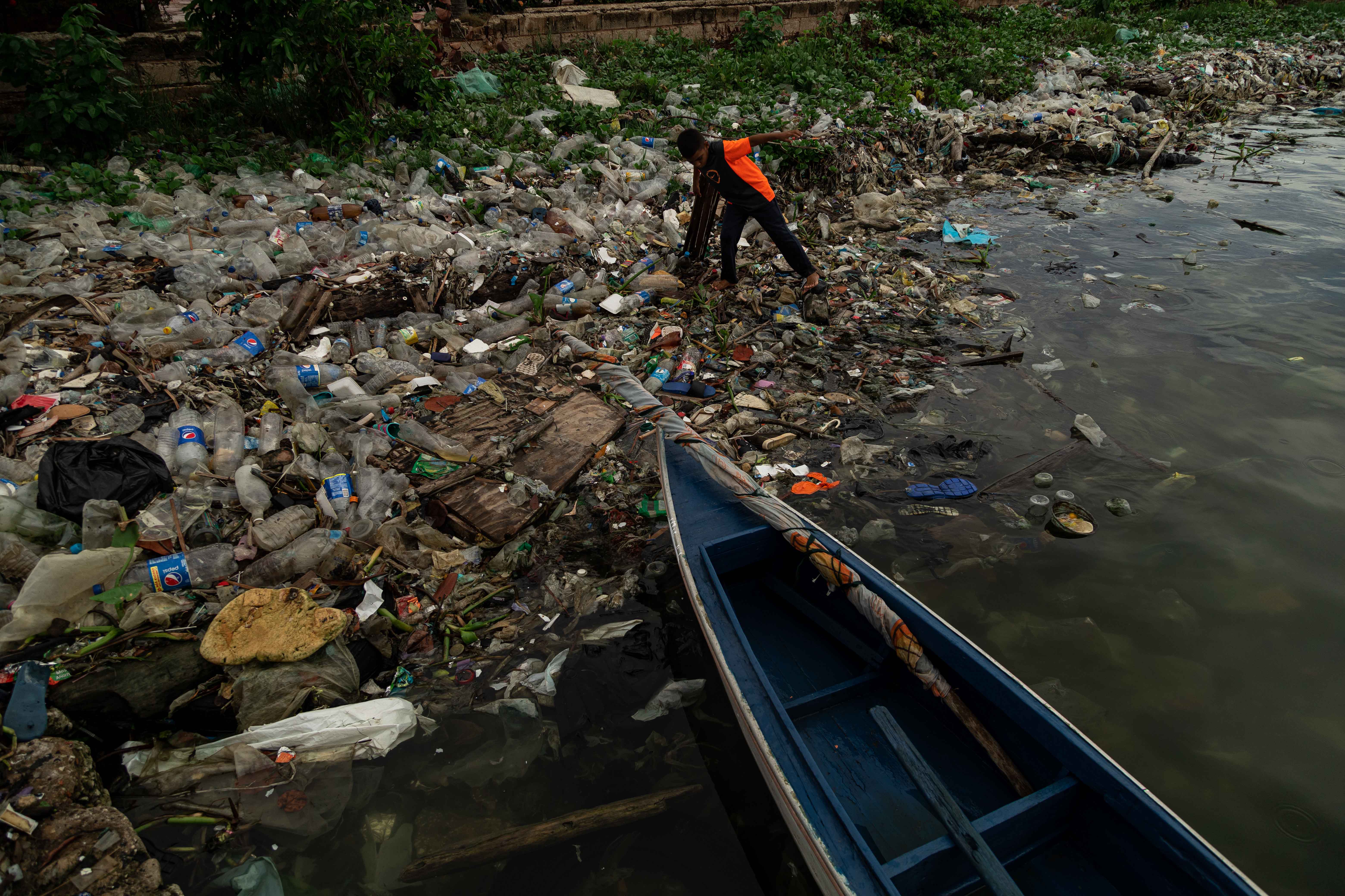 La creciente contaminación que asola el lago Maracaibo, en imágenes | Fotos  | Internacional | EL PAÍS