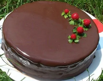 Paso 7: CÓMO CUBRIR Y DECORAR UNA TARTA CON COBERTURA DE CHOCOLATE ... Paso 7: CÓMO CUBRIR Y DECORAR UNA TARTA CON COBERTURA DE CHOCOLATE ...