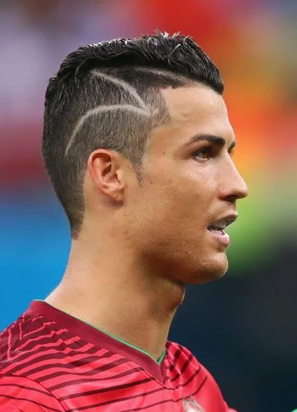 Cristiano Ronaldo estrena nuevo peinado en el partido contra ... Cristiano Ronaldo estrena nuevo peinado en el partido contra ...