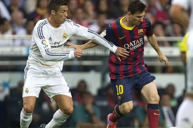 Cristiano Ronaldo humilla a Leo Messi | Real_madrid | Defensa Central