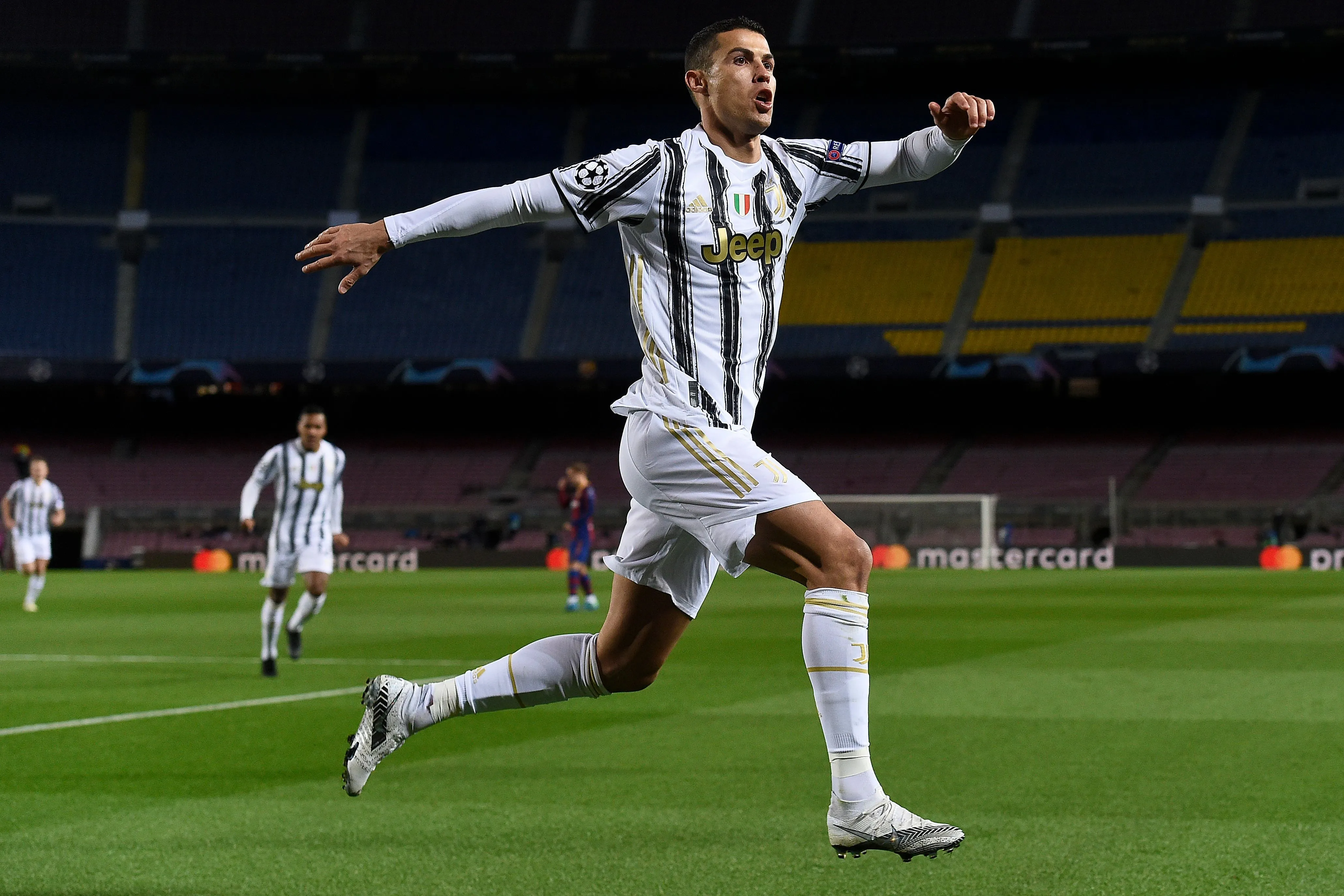 Cristiano Ronaldo y la Juventus humillaron al Barcelona en el Camp Nou | La Nación Cristiano Ronaldo y la Juventus humillaron al Barcelona en el Camp Nou | La Nación