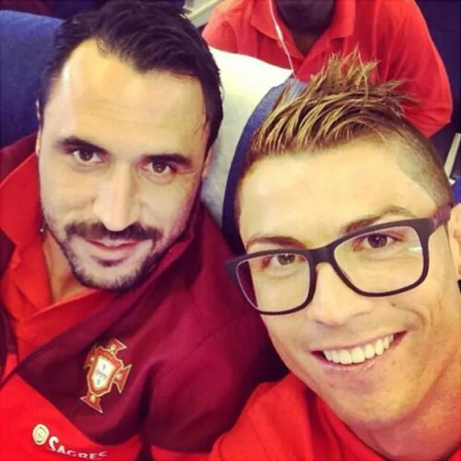 Cristiano Ronaldo luce nuevo look: rubio y gafas de pasta | Liga ...