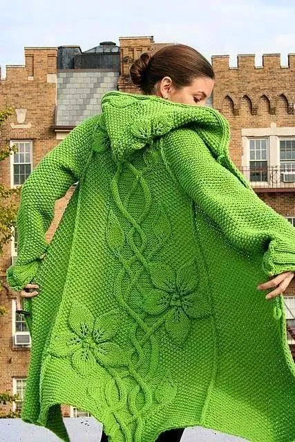 Crochet y dos agujas: Bellísimo saco con capucha tejido en dos ...