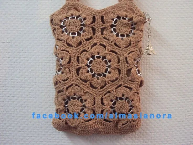 Crochet. Cartera reciclado de anillas de latas con crochet. | Pop ...