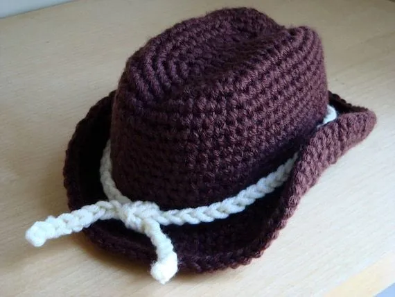 Crochet el sombrero de vaquero fotografía por FiberFlowersAndBeads Crochet el sombrero de vaquero fotografía por FiberFlowersAndBeads