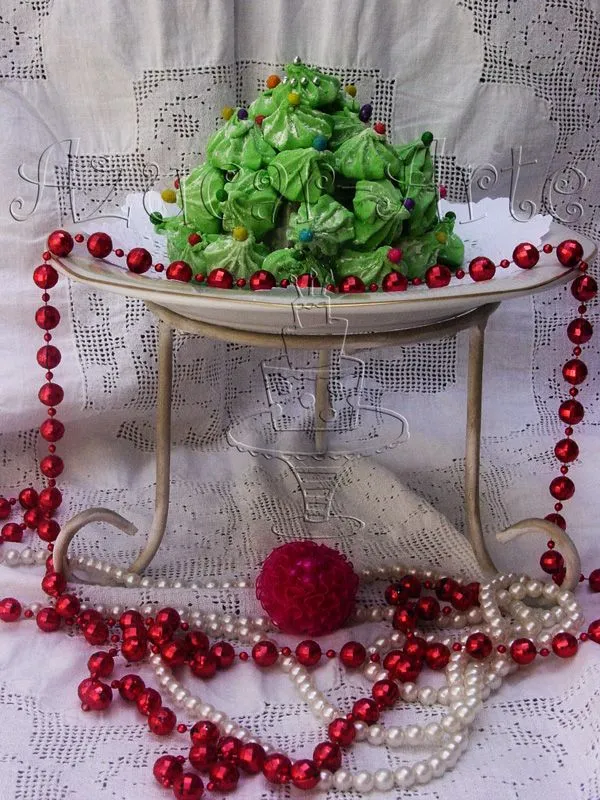 Croquembouche de Merengues - Arboles Navideños Comestibles. Croquembouche de Merengues - Arboles Navideños Comestibles.