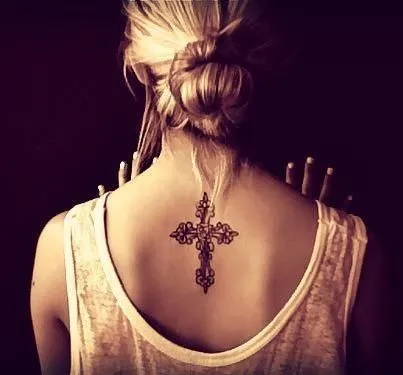 Cruz Celta - Tatuajes para Mujeres