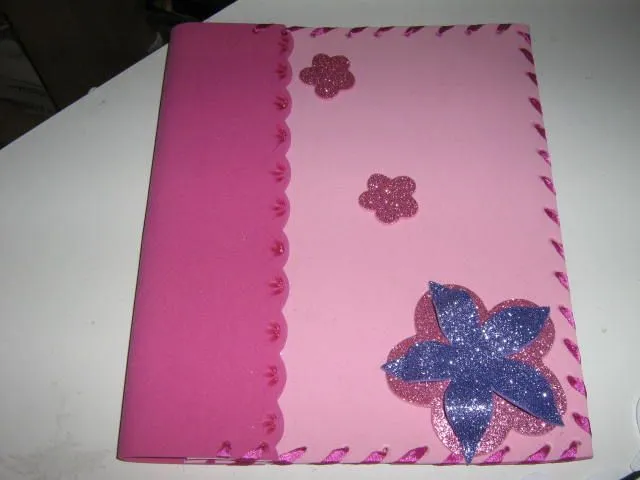 Cuadernos forrados con goma eva - Imagui