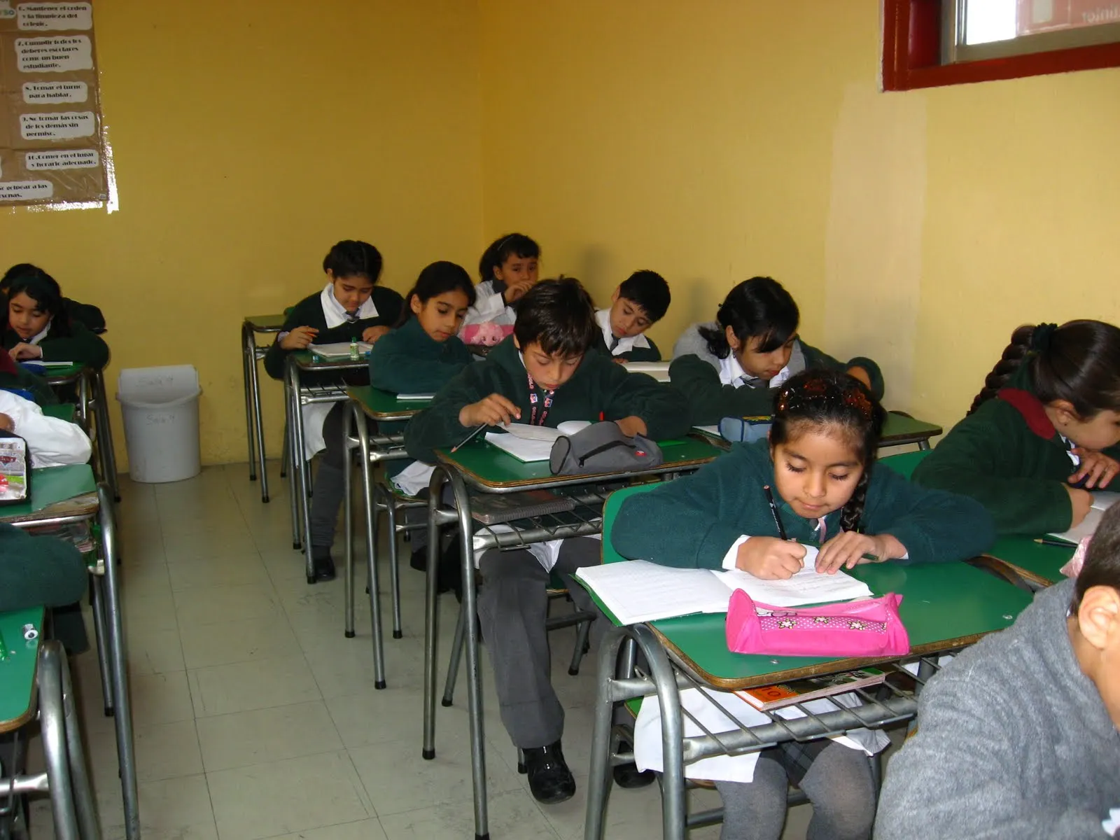 Cuarto Básico Campanita: ¡SILENCIO!!!....Niños estudiando.