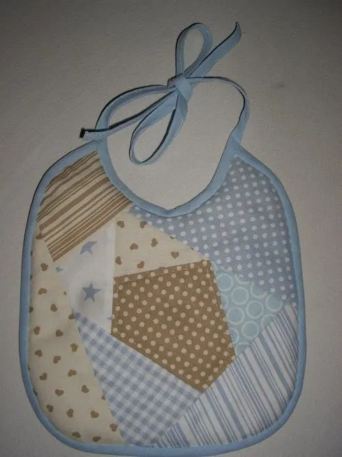 Mi Cuarto De Costura: Mantita y babero de patchwork para Javi. Mi Cuarto De Costura: Mantita y babero de patchwork para Javi.