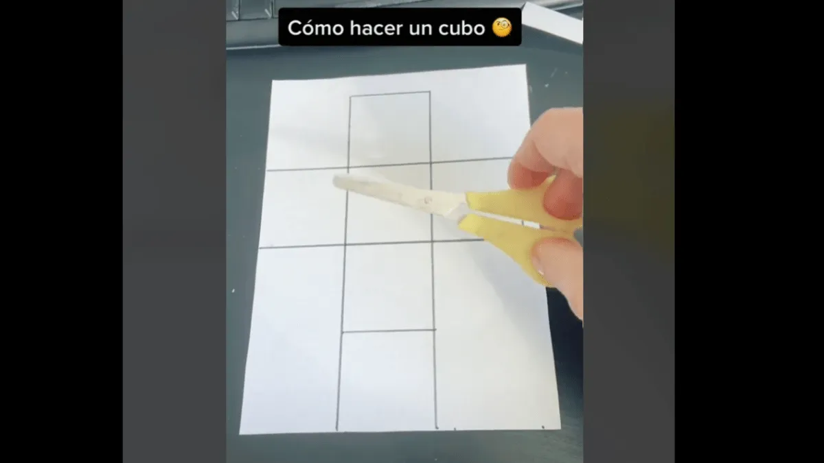 Cómo hacer un cubo en 3D de forma manipulativa en vídeo - Yo Soy Tu Profe Cómo hacer un cubo en 3D de forma manipulativa en vídeo - Yo Soy Tu Profe