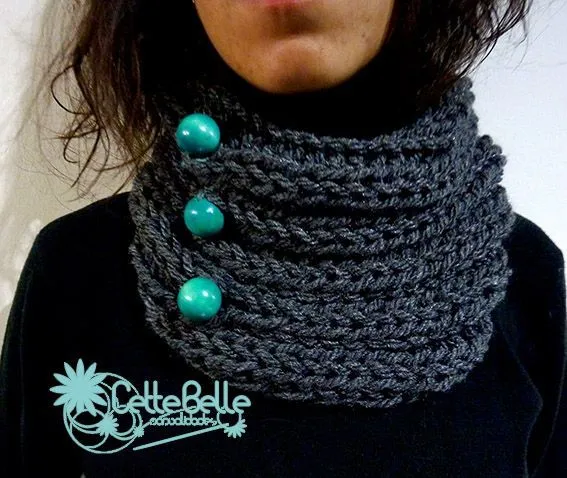Cuello/braga lana abierto marrón en punto inglés con botones camel ... Cuello/braga lana abierto marrón en punto inglés con botones camel ...