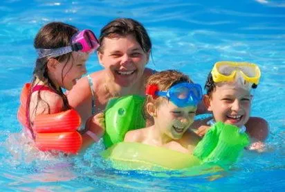 Cómo cuidar de los niños en la piscina | Ser padres es facilisimo.com Cómo cuidar de los niños en la piscina | Ser padres es facilisimo.com