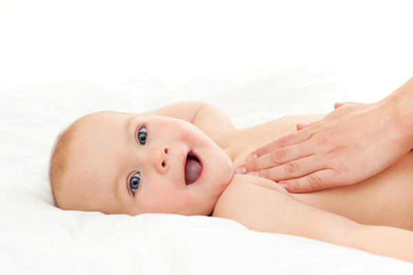 Descubriendo Pequemundos: Ventajas del masaje infantil Descubriendo Pequemundos: Ventajas del masaje infantil