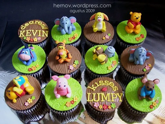 Kevin's WINNIE THE POOH &amp; FRIENDS Cupcakes | hernov patisserie
