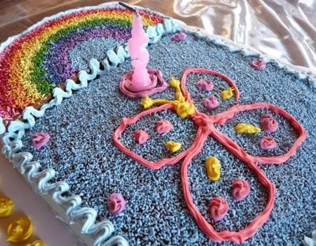 Cumpleaños de un año, un arcoiris de colores y mucha música ... Cumpleaños de un año, un arcoiris de colores y mucha música ...