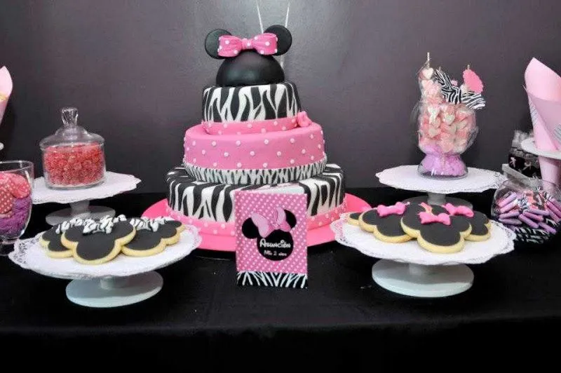 Cumpleaños Asunción con Minnie Zebra Print!