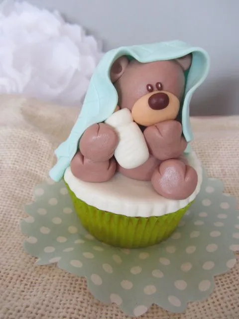 Cupcake bebe oso de ME FALTA CLOE. Para decorar cestas infantiles ...