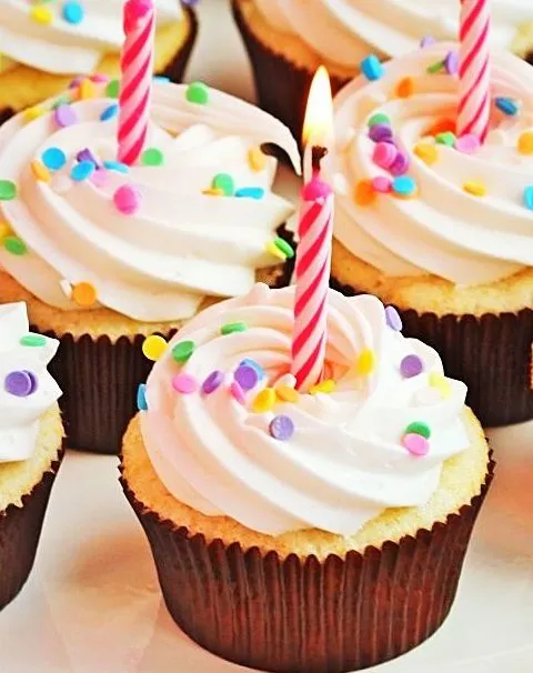 Cupcake cumpleaños - Imagui