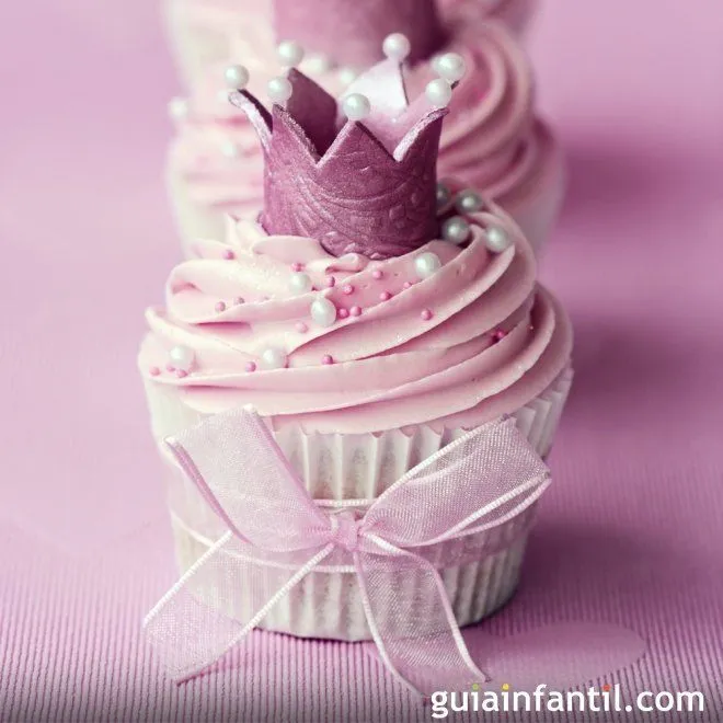 Cupcake decorado con una corona para el Día de la Madre - Cupcakes ...