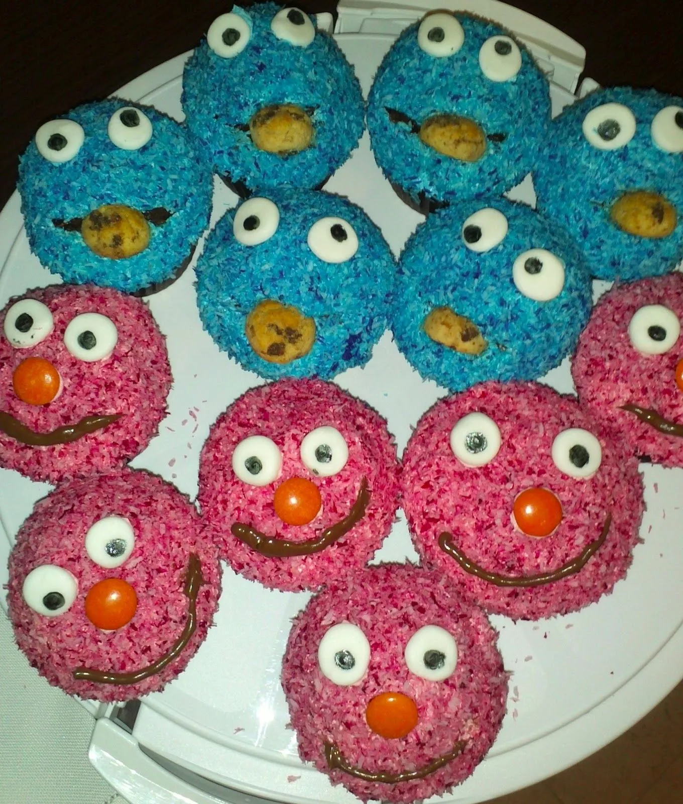 CUPCAKE ELMO Y MONSTRUO DE LAS GALLETAS | Mariquilla's Cakes