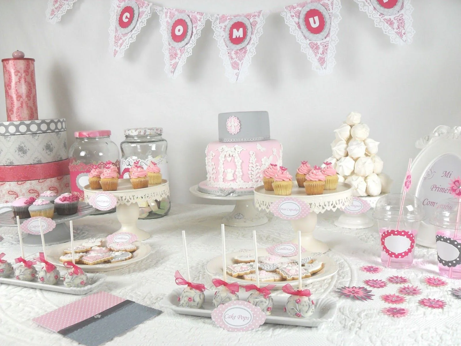 Cupcake's house: Mesa de Dulces para Primera Comunión Cupcake's house: Mesa de Dulces para Primera Comunión