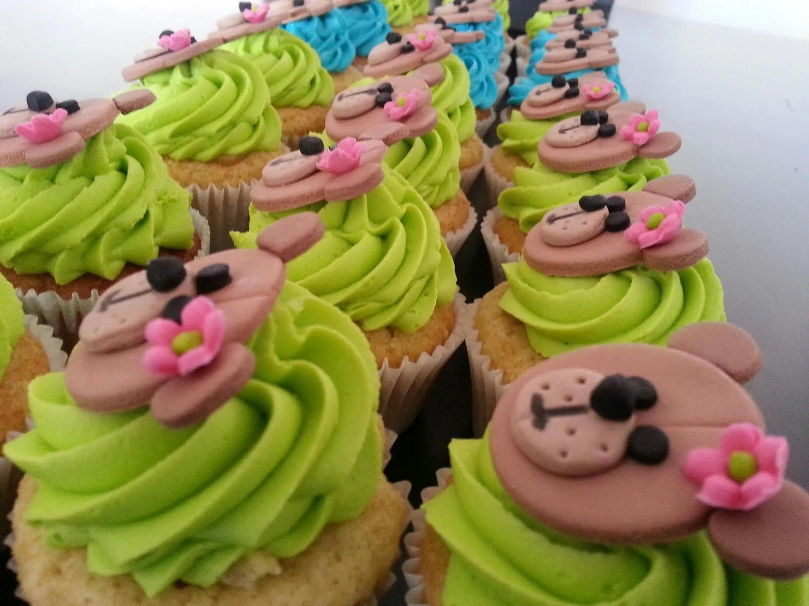 Cupcakes con caritas de oso cupcakes en Bogotá | TORTAS Y CUPCAKES ...