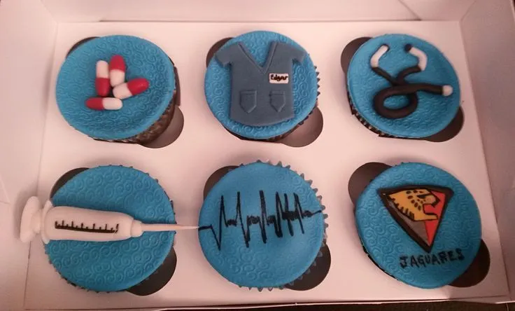 Cupcakes decorados para un doctor #medico #enfermera #nurse ... Cupcakes decorados para un doctor #medico #enfermera #nurse ...