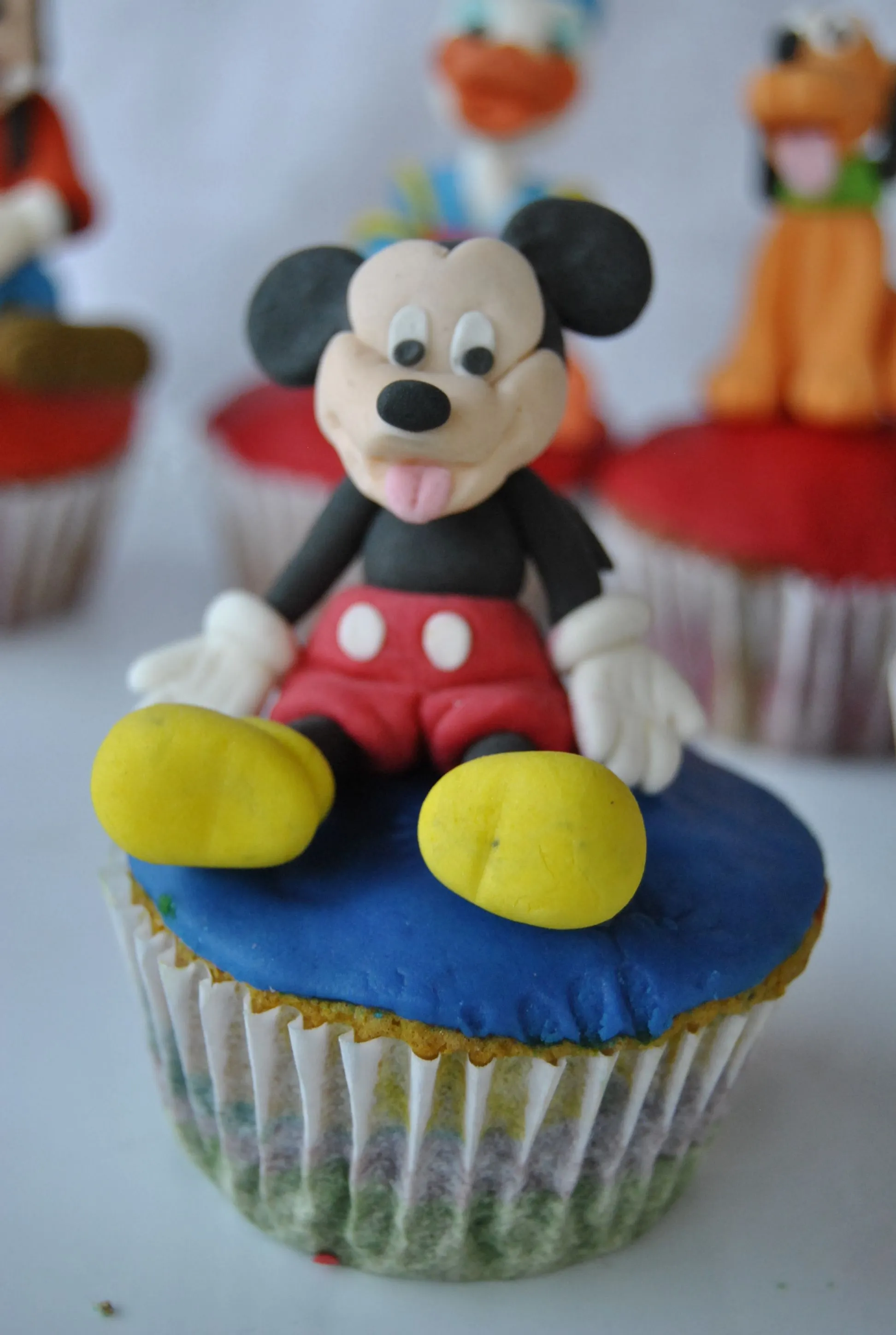 CUPCAKES DE MICKEY MOUSE Y SUS AMIGOS!!! | Dulce Arte y Ponques