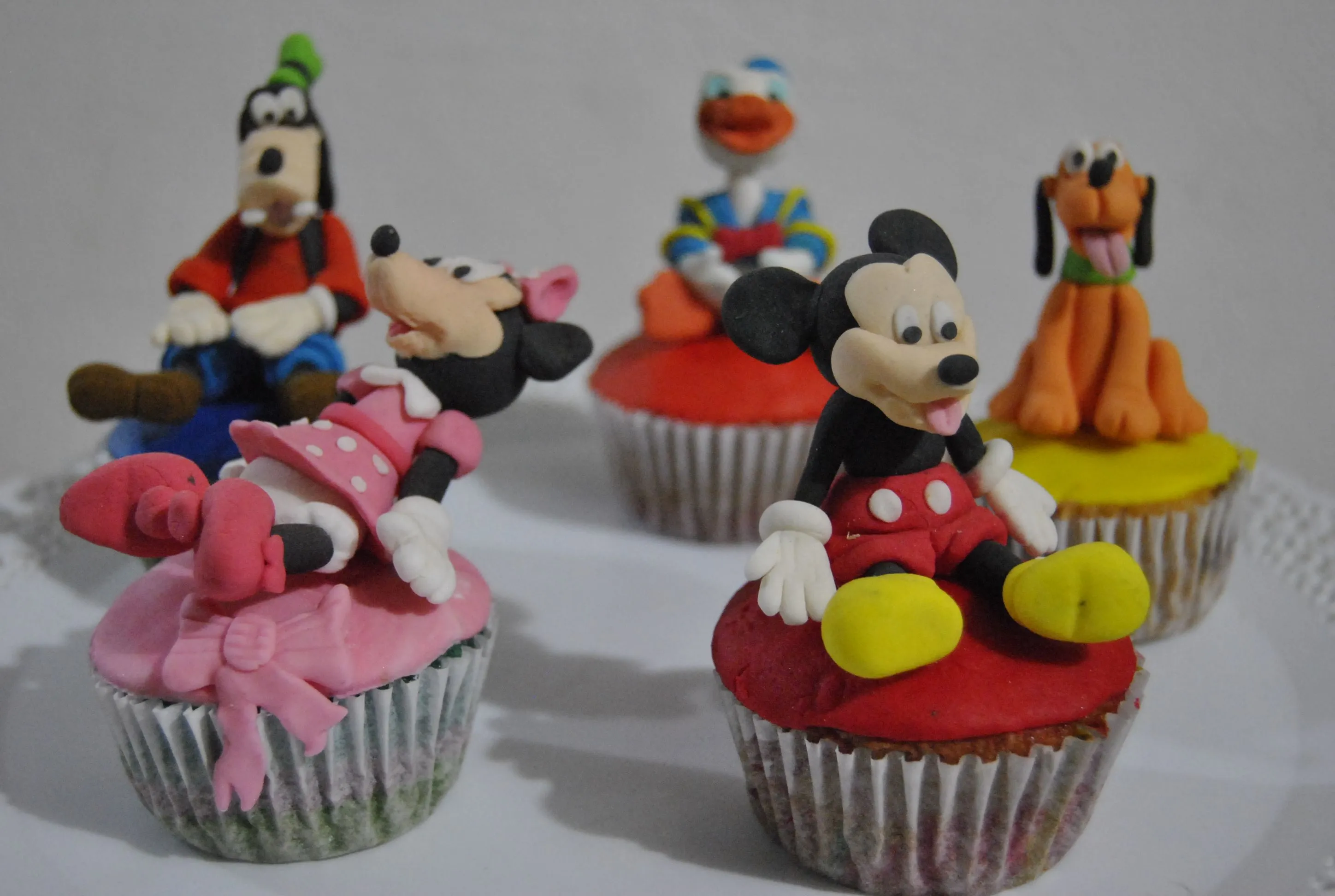 CUPCAKES DE MICKEY MOUSE Y SUS AMIGOS!!! | Dulce Arte y Ponques