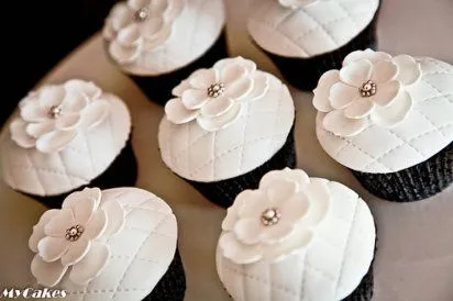 Cupcakes de novios - Imagui